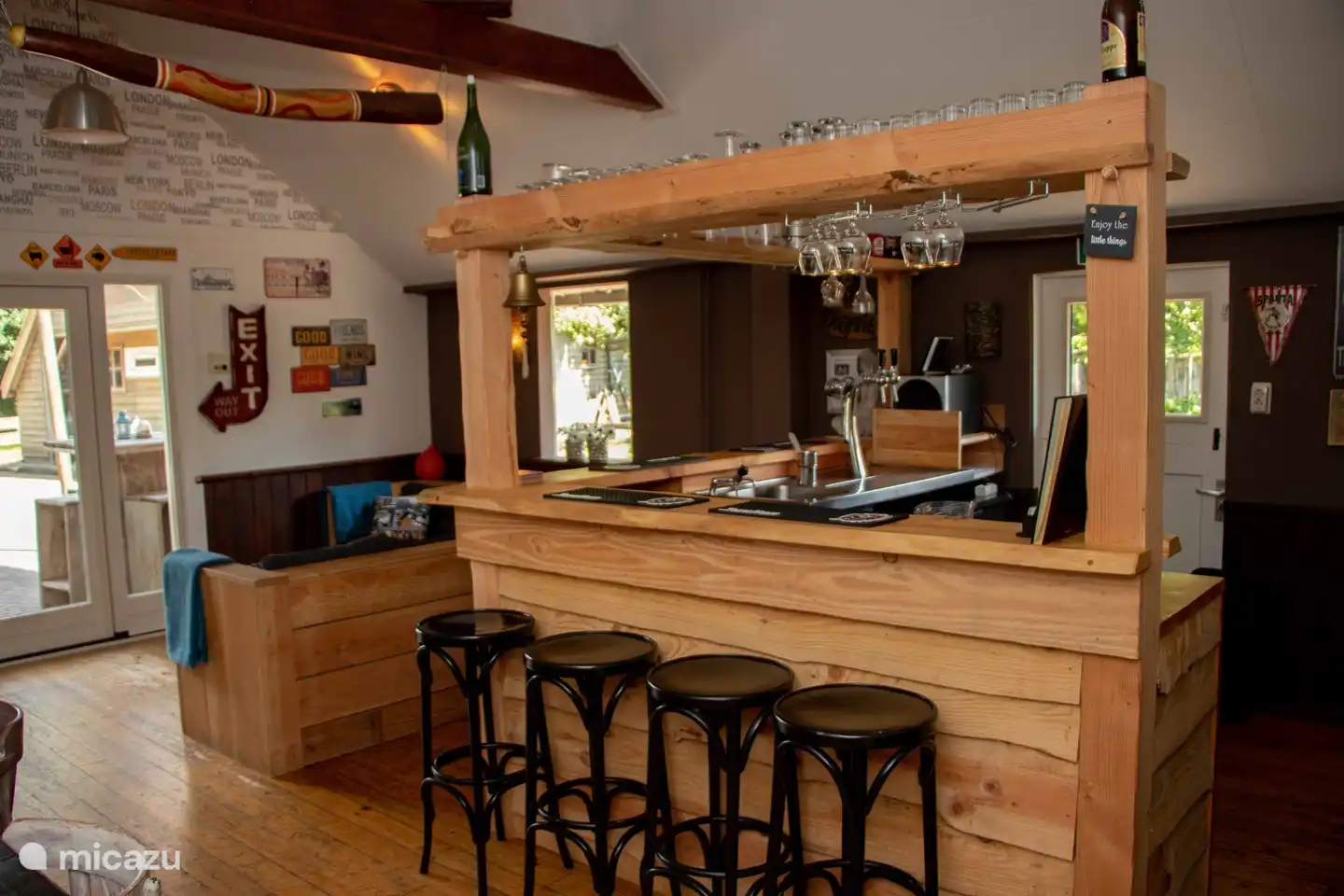 Gemeinsam an der Bar