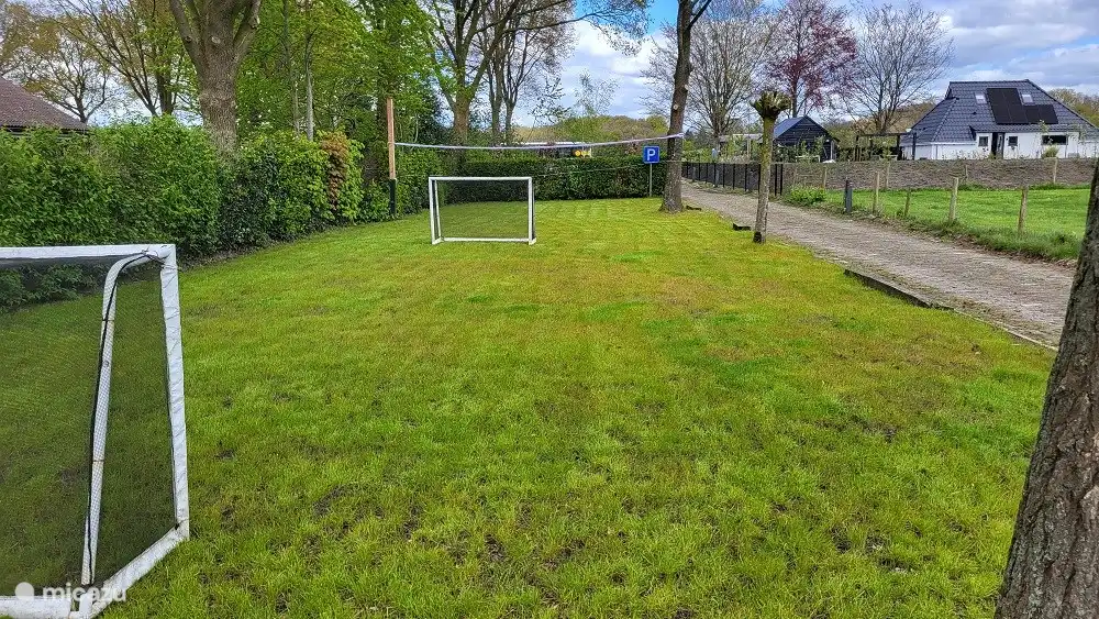 Kicken eines Balls, Volleyball oder Badminton. Nur eine Auswahl dessen, was möglich ist