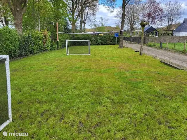 Aangenaam - Olde Horst huren in Nederland, Drenthe, Diever - vakantiehuis Balletje trappen, volleybal of badminton. Zomaar een greep wat kan