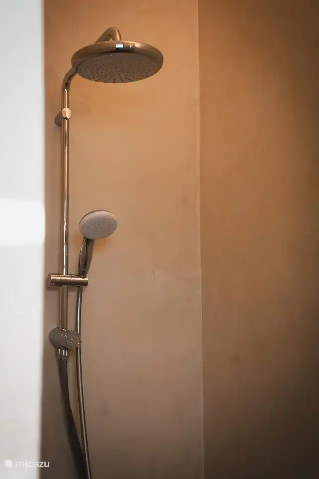 Egalement une douche spacieuse dans la deuxième chambre