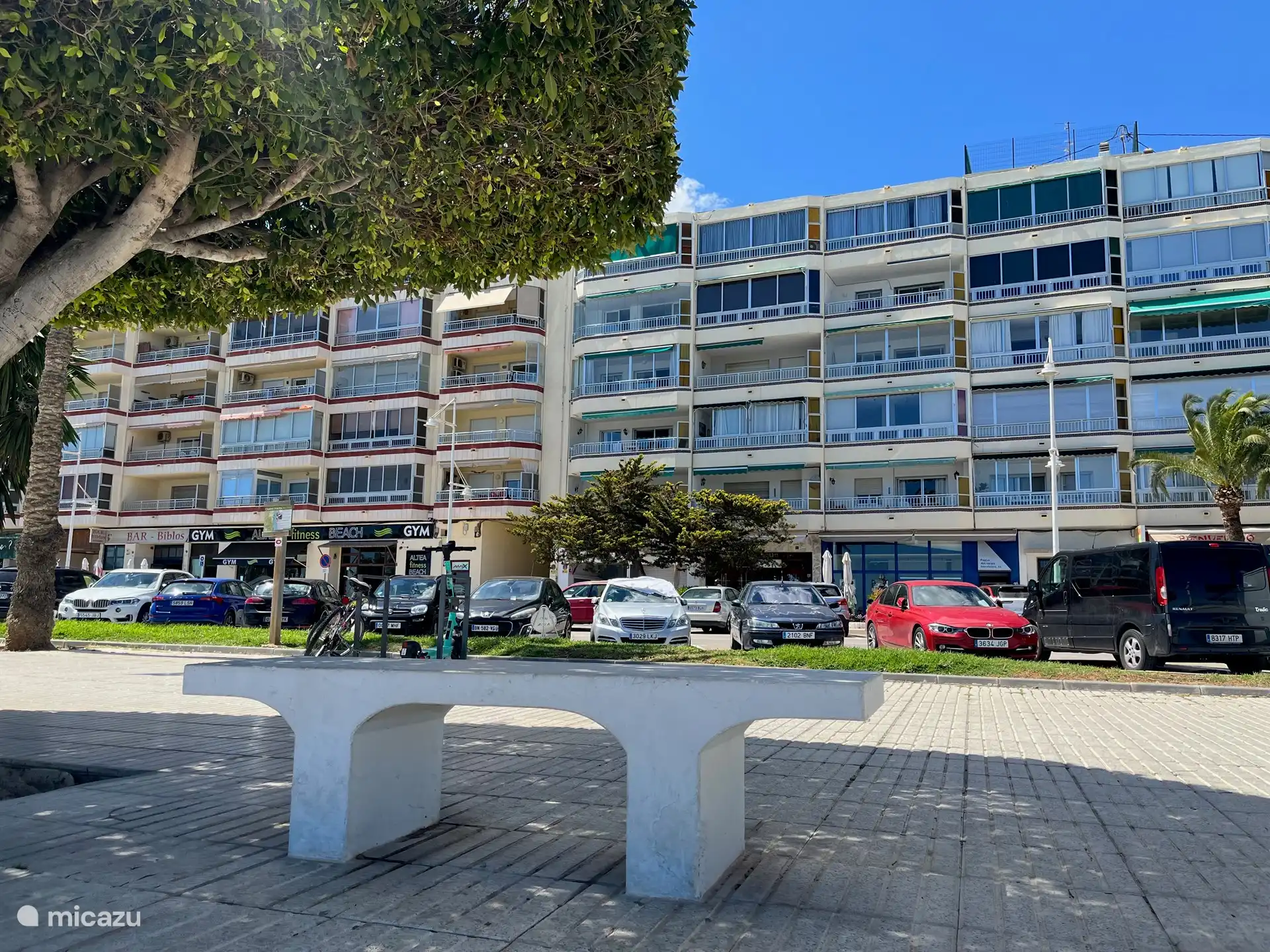 Foto vom Strand in Richtung Apartmentkomplex