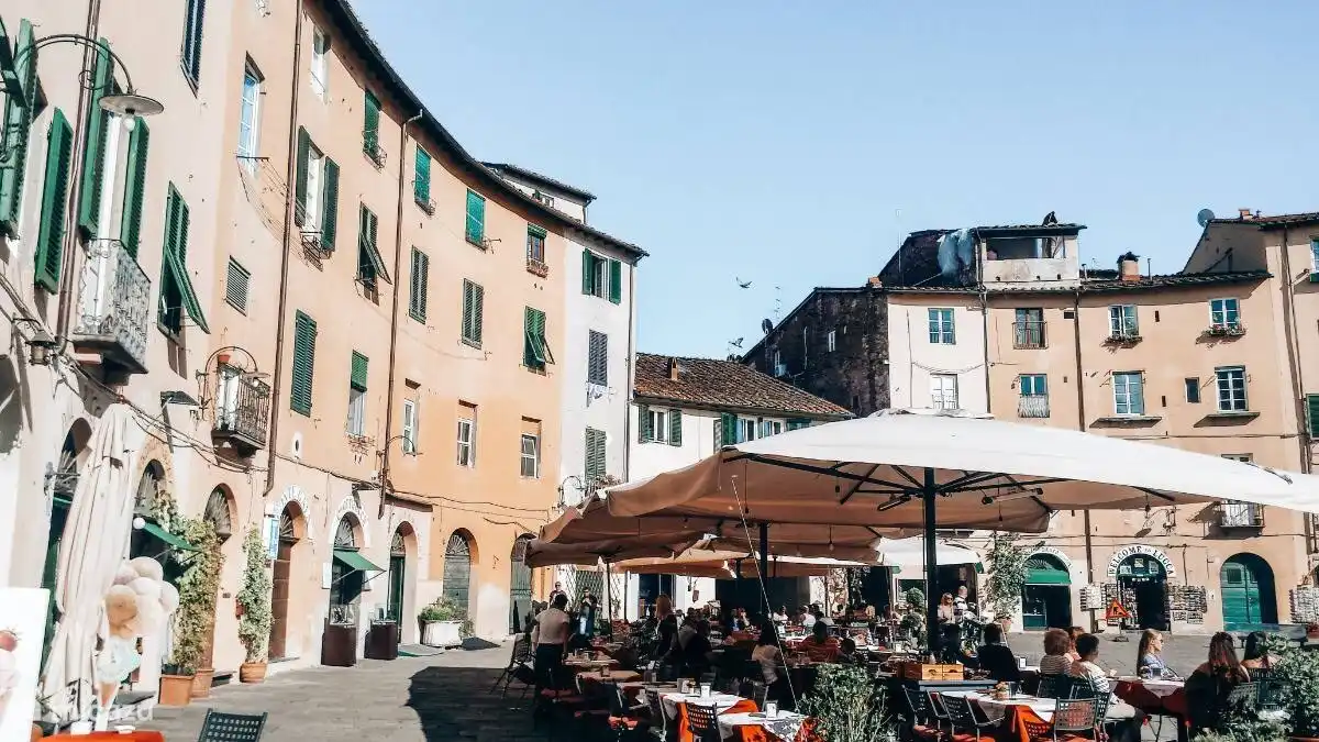 Enjoy peace, nature and Tuscan charm. Our luxury chalet is in a beautiful location with views, swimming pool and close to the most beautiful villages such as Lucca, Pisa and Florence.