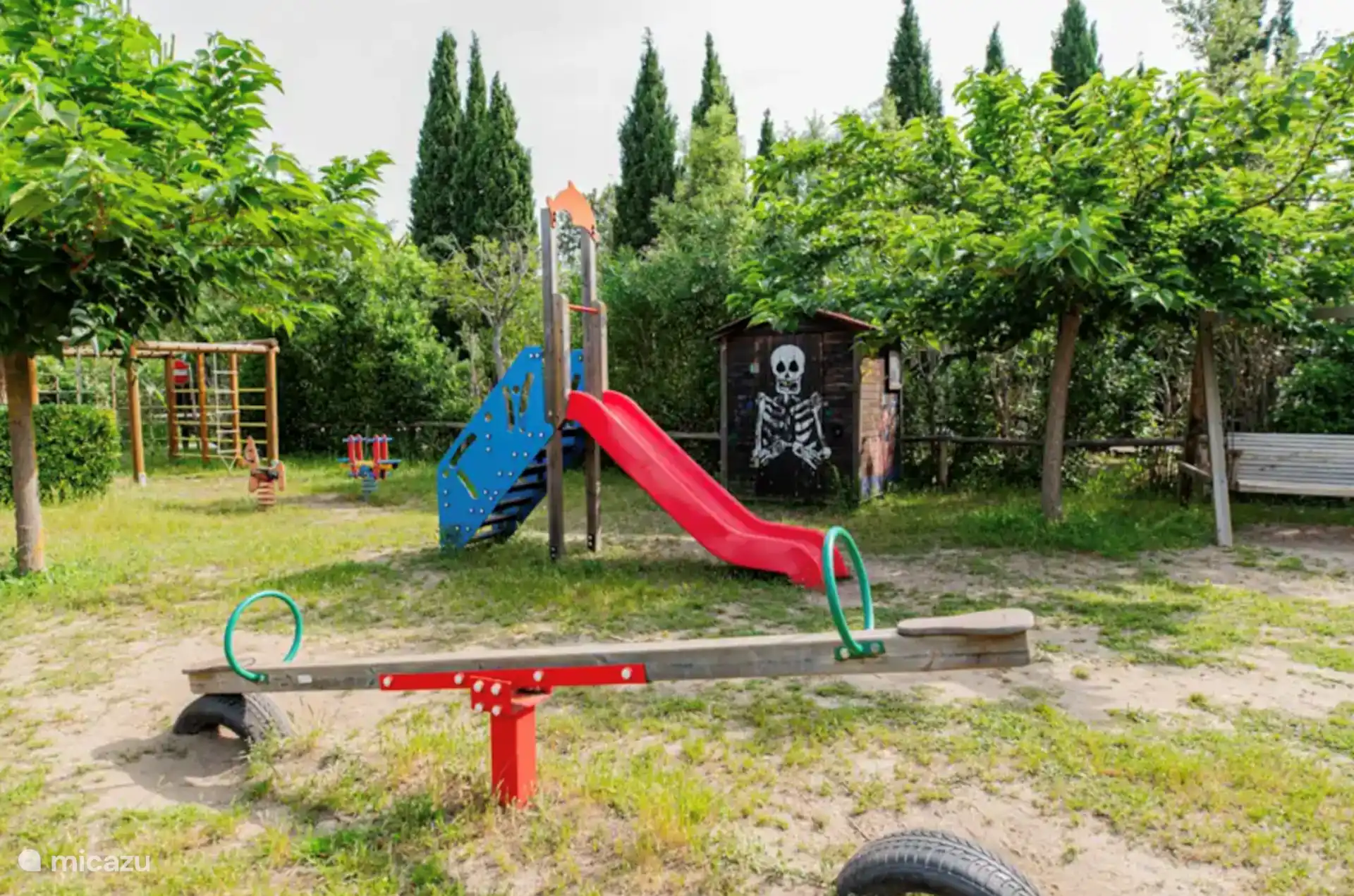 Enjoy peace, nature and Tuscan charm. Our luxury chalet is in a beautiful location with views, swimming pool and close to the most beautiful villages such as Lucca, Pisa and Florence.