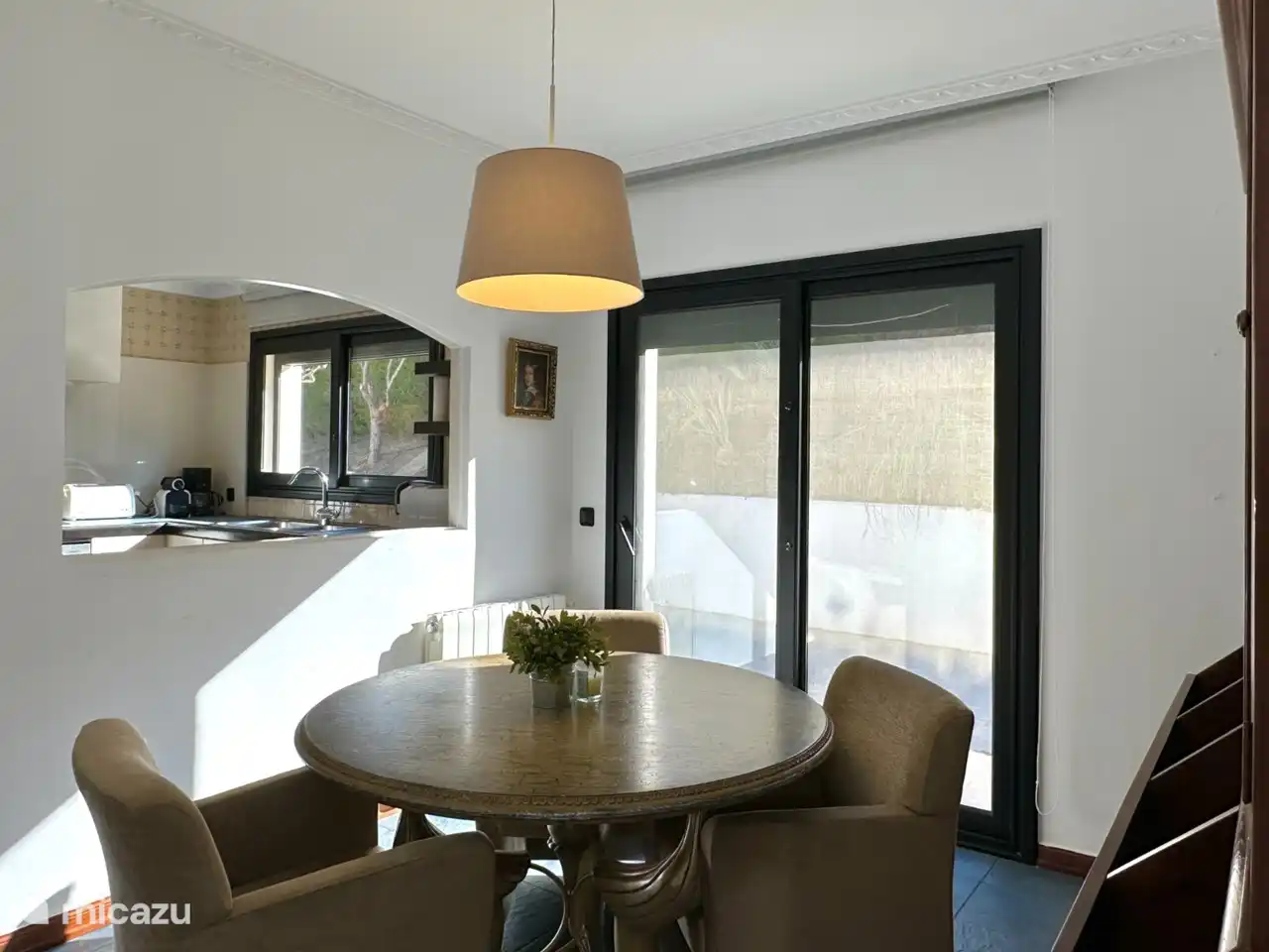 Espace entre la cuisine et la salle à manger