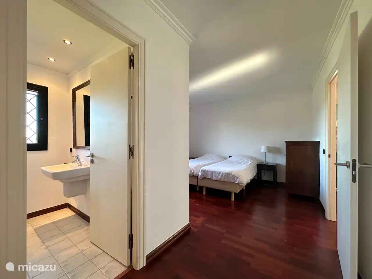 Salle de bain privée deuxième chambre