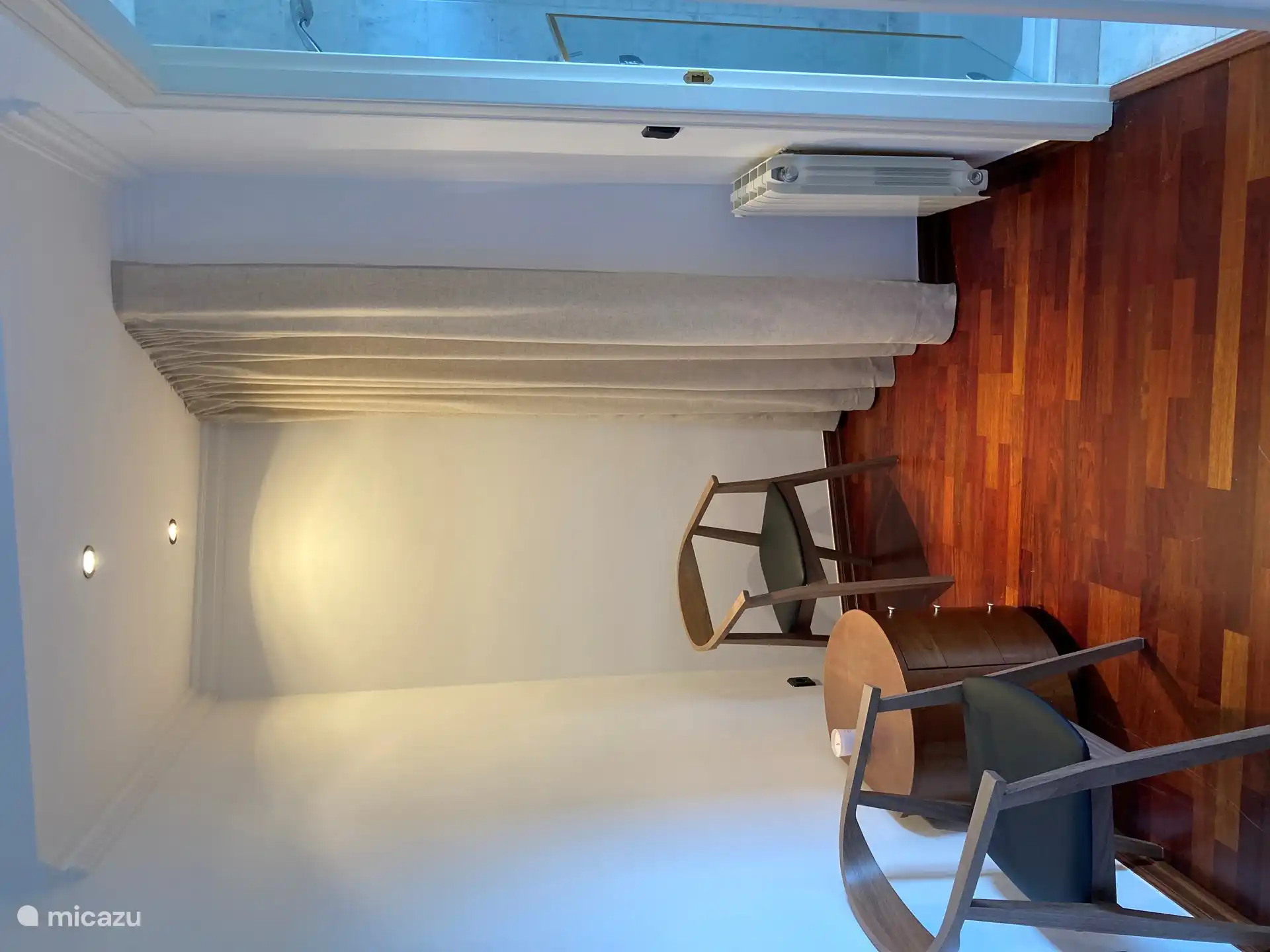 Couloir vers salle de bain de la deuxième chambre