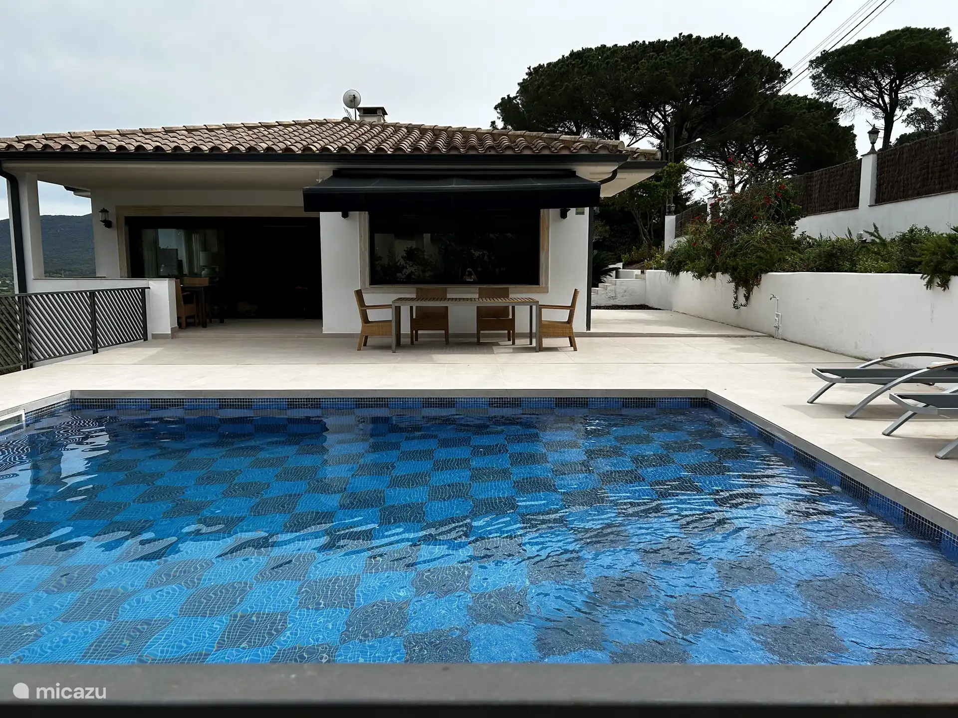 Un large auvent pour les chaudes après-midi d’été