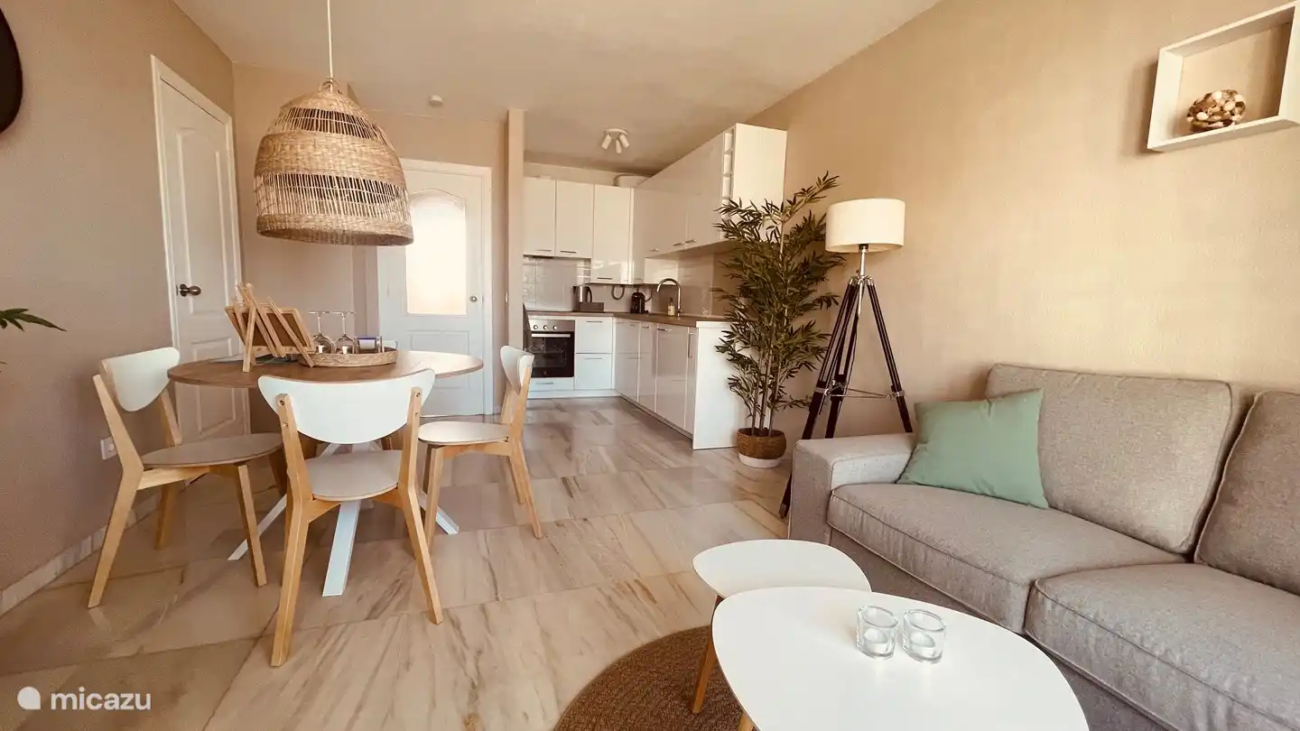 Séjour avec cuisine ouverte