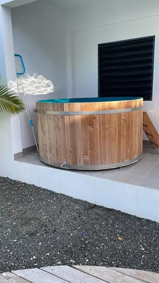 Elk appartement is voorzien van eigen houten tub (zonverwarmd)