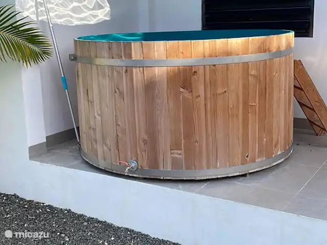BohoGarden B - Fully airconditioned huren in Curaçao, Banda Ariba (oost), Jan Thiel - appartement Elk appartement is voorzien van eigen houten tub (zonverwarmd)