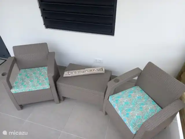 BohoGarden B - Fully airconditioned huren in Curaçao, Banda Ariba (oost), Jan Thiel - appartement Vanuit je slaapkamer loop je naar je balkon op de 1e verdieping waar je heerlijk kunt uitkijken op de flora en fauna van Boho garden