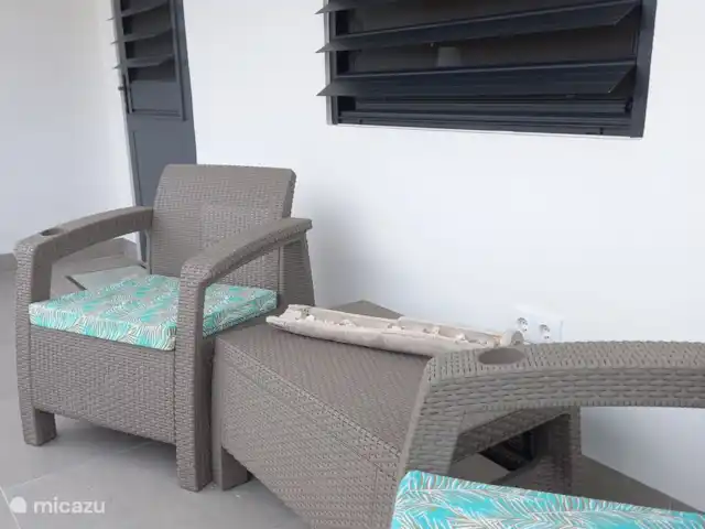 BohoGarden B - Fully airconditioned huren in Curaçao, Banda Ariba (oost), Jan Thiel - appartement Je eigen balkon op de 1e verdieping.
