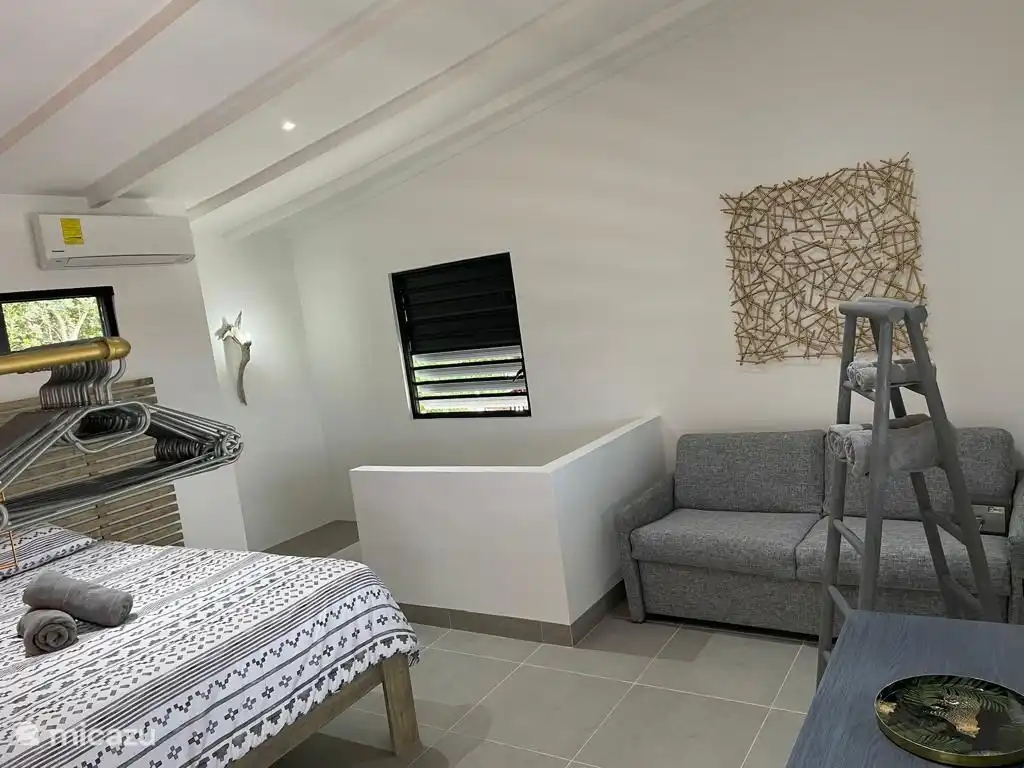 Slaapkamer met een slaapbank