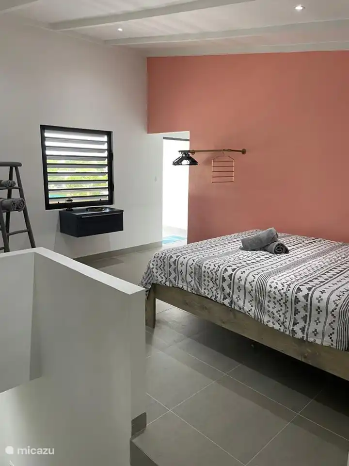 Slaapkamer met openslaande deur naar je balkon