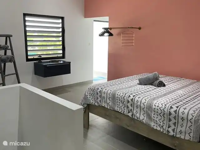 BohoGarden B - Fully airconditioned huren in Curaçao, Banda Ariba (oost), Jan Thiel - appartement Slaapkamer met openslaande deur naar je balkon
