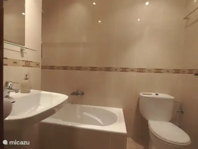 Casa Elsa Moraira huren in Spanje, Costa Blanca, Moraira - vakantiehuis Badkamer 1e verdieping
- ligbad met douche
- wastafel
- toilet.