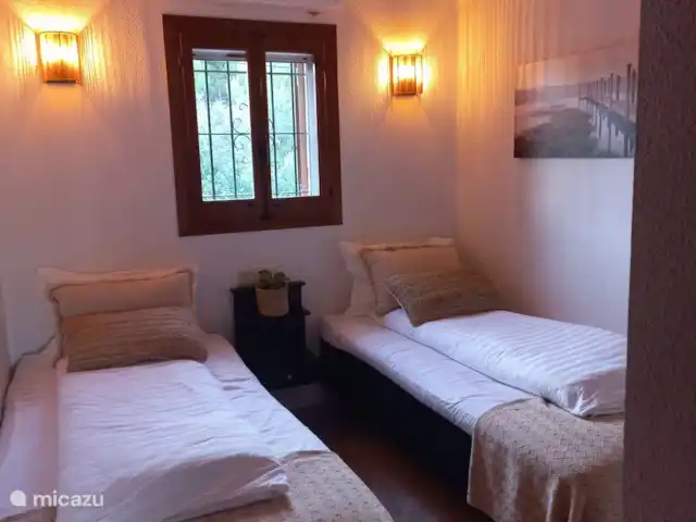 Casa Elsa Moraira huren in Spanje, Costa Blanca, Moraira - vakantiehuis Slaapkamer
- 2 losse bedden 
- inbouwkast 
- airconditioning warm/koud.