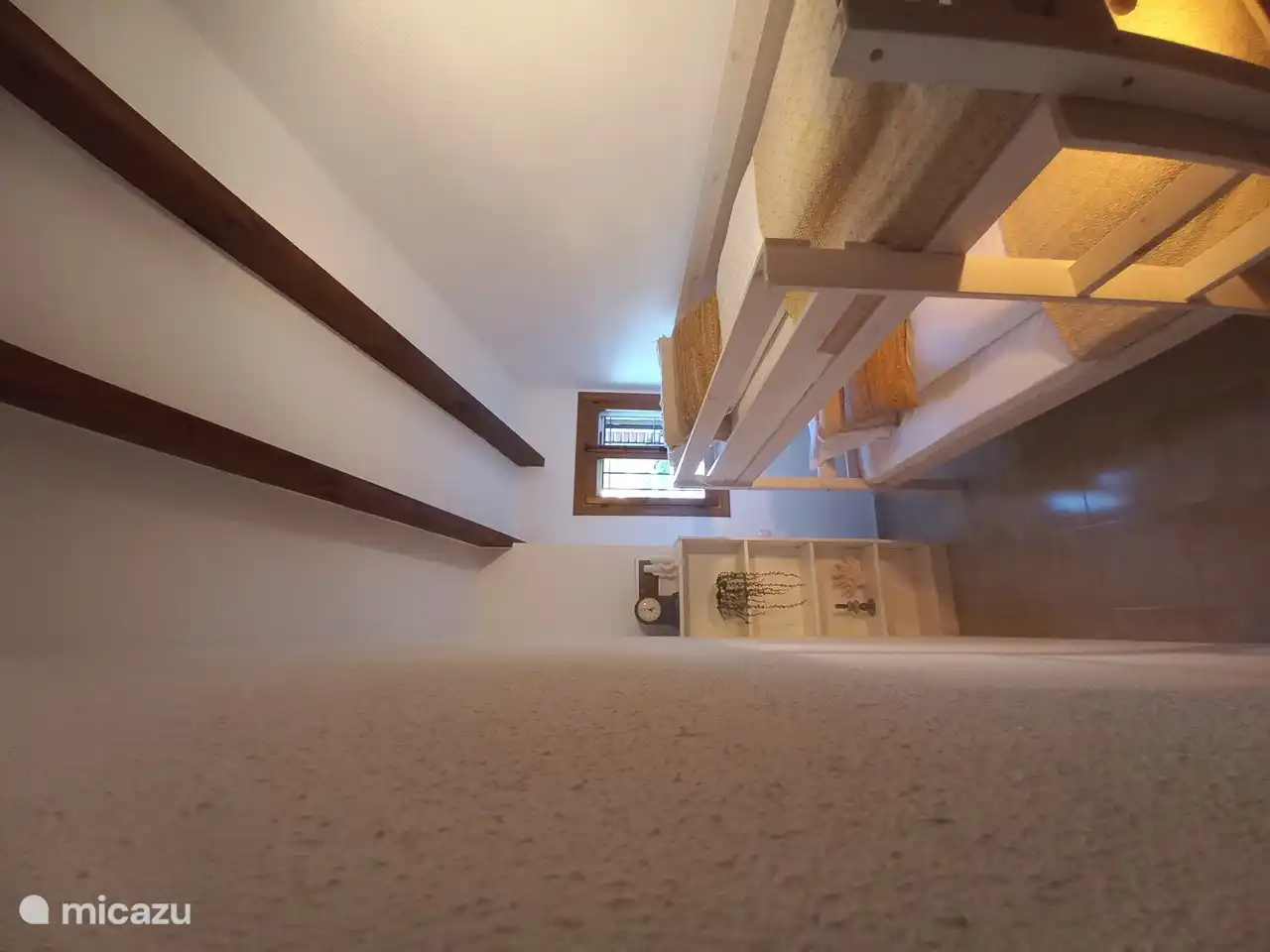 Schlafzimmer
- Etagenbett
- eingebauter Kleiderschrank.