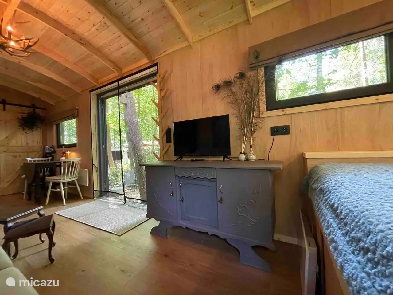 Veel ramen en openslaande deuren