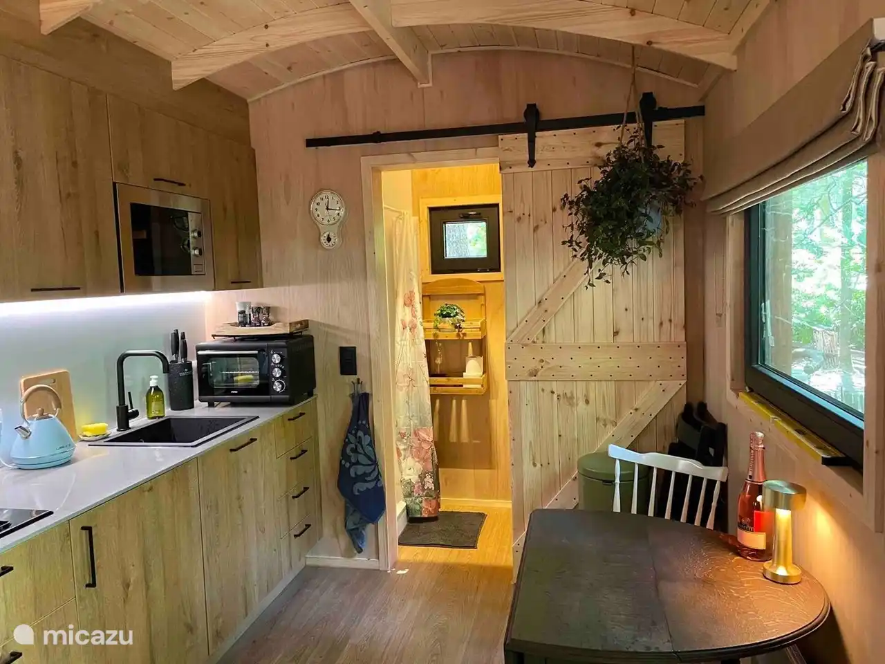 Volledig ingerichte keuken