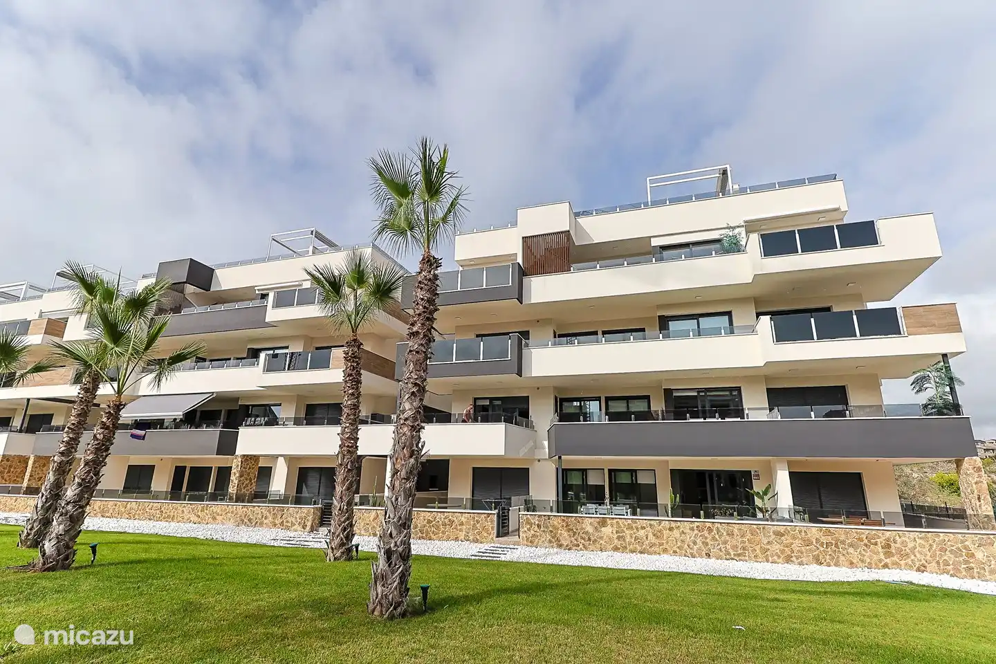 Achterzijde appartementencomplex 
