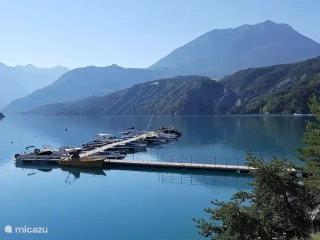 Le Soreillou - Lac de Serre Ponçon | France, Hautes-Alpes, Le Sauze-du-Lac - maison de vacances Port Saint-Pierre dispose d'un port où vous pouvez amarrer votre propre bateau ou louer un bateau/jet ski/scooter nautique.