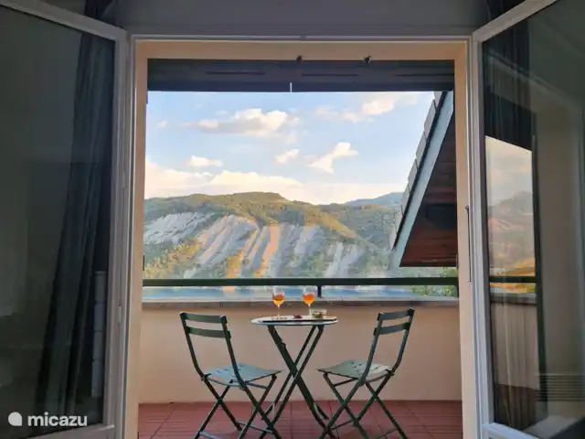 Le Soreillou - Lac de Serre Ponçon | France, Hautes-Alpes, Le Sauze-du-Lac - maison de vacances Vous pourrez également contempler depuis votre lit les paysages époustouflants du Lac de Serre Ponçon.