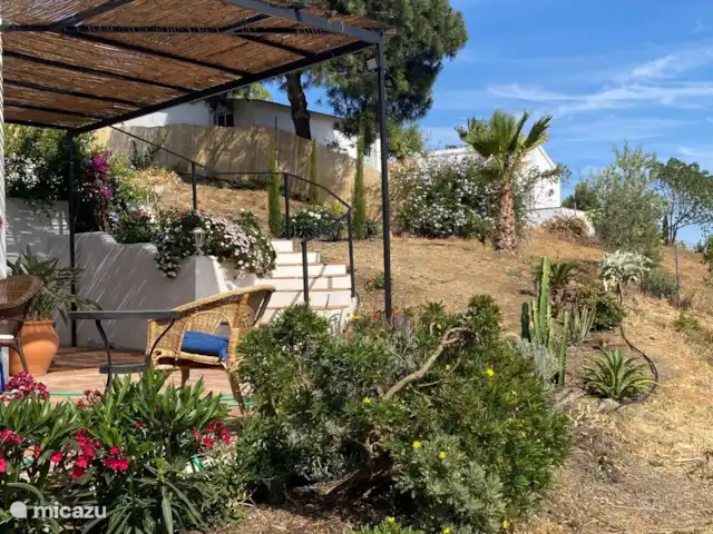 vakantiehuis huren in Spanje, Andalusië, Cómpeta – Finca Galliano Deel van terras bij de voordeur