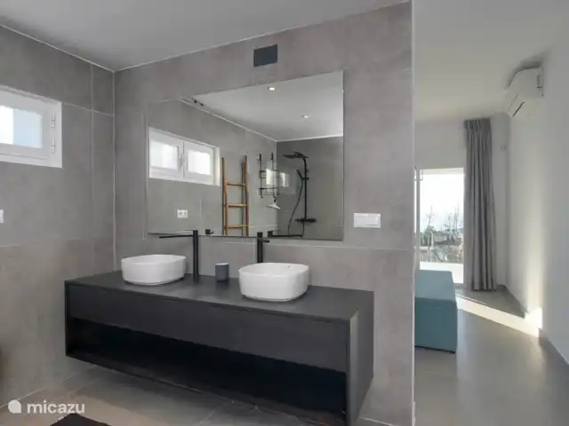 Villa Vista Mar Benissa avec piscine | Espagne, Costa Blanca, Benissa - villa 1 des belles salles de bains attenantes