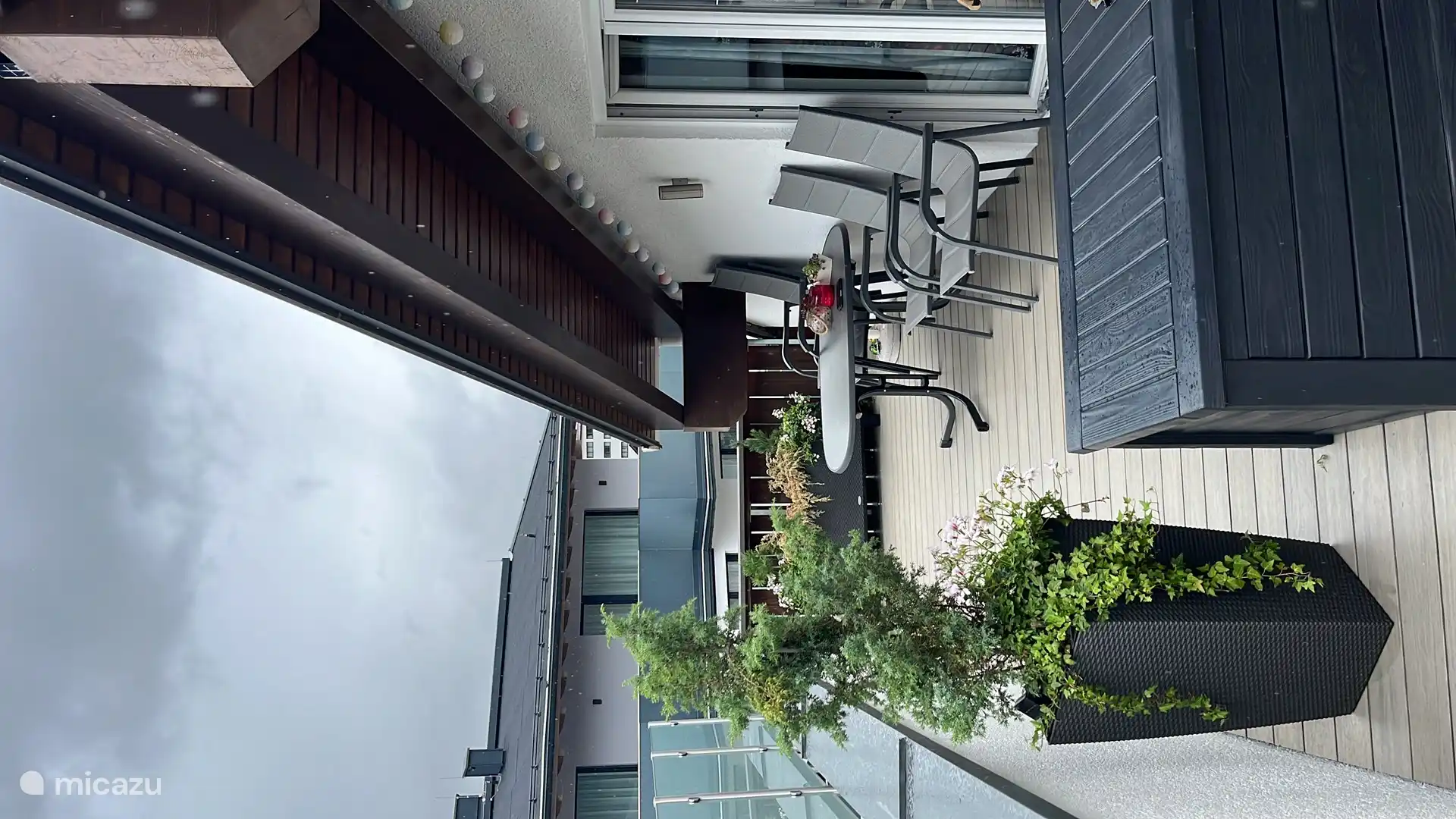 The terrace can be reached from the living room with a view of the village of Fulpmes and the Kreuzjochbahn. 