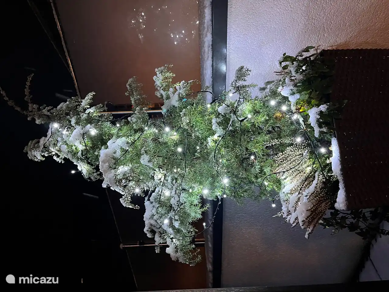 Snow-sure because Schlick 2000 is located in a shadow bowl. Moreover, the Stubai Glacier can be reached in just under 30 minutes by bus or car. Skiing fun from October to April.