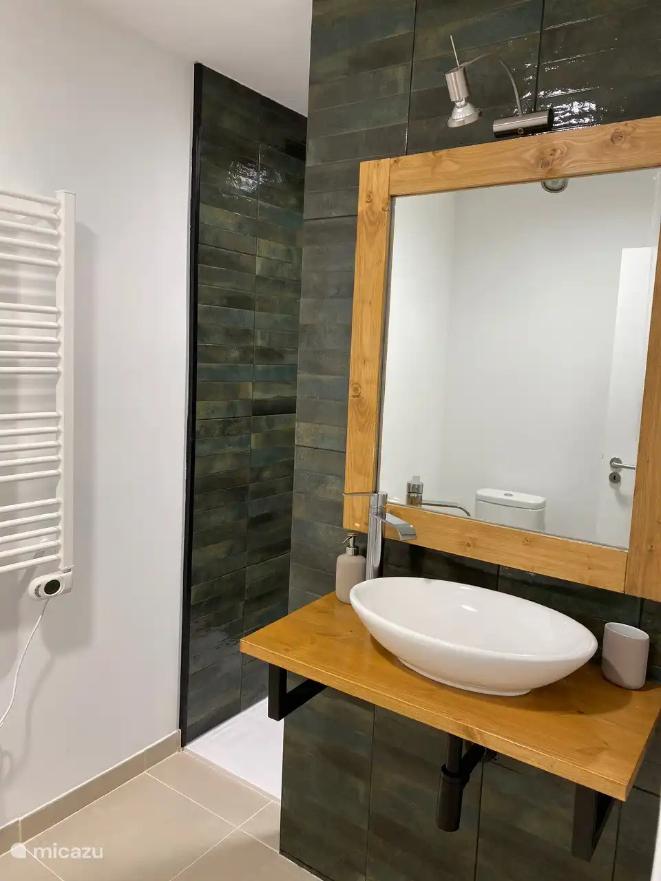 casa Anna, praktisch badkamer met grote en ruime inloopdouche