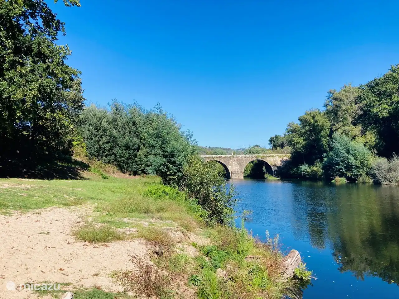 playa a las afueras del pueblo