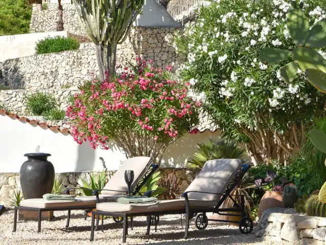 Maison de la Couronne | Espagne, Costa Blanca, Benissa - villa Il y a aussi des chaises longues dans le jardin