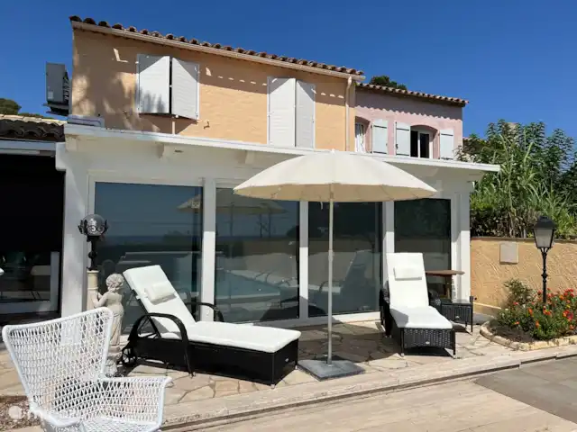 Maison de la Plage 83 huren in Frankrijk, Côte d´Azur, Saint-Aygulf - vakantiehuis Huis gezien vanuit de tuin