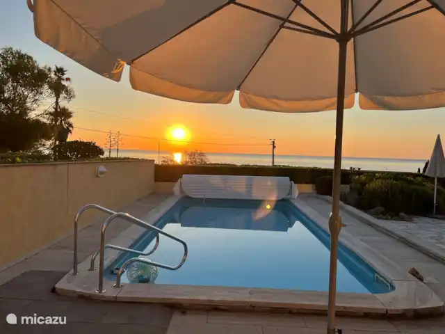 Maison de la Plage 83 huren in Frankrijk, Côte d´Azur, Saint-Aygulf - vakantiehuis Uitzicht op zee en het zwembad vanuit slaapkamer 1