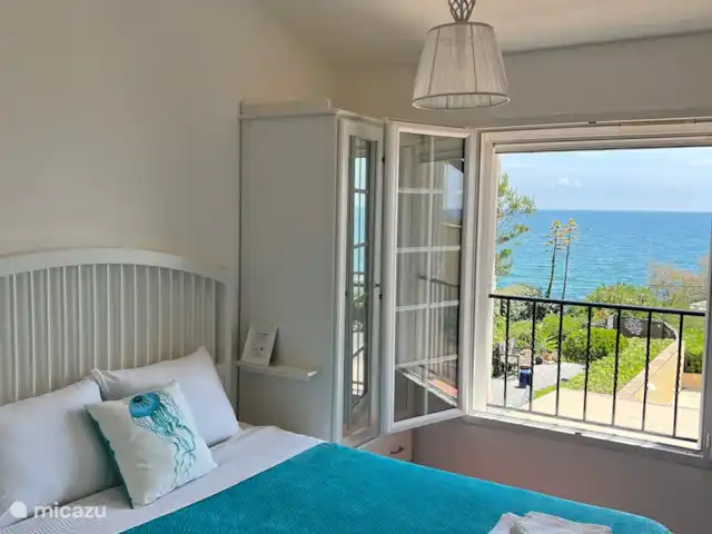 Maison de la Plage 83 huren in Frankrijk, Côte d´Azur, Saint-Aygulf - vakantiehuis Slaapkamer 2 met een tweepersoonsbed 1.60. Het bevindt zich op de eerste verdieping. Luchtverfrissend.