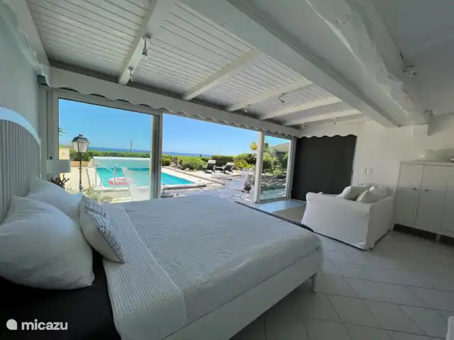 Maison de la Plage 83 huren in Frankrijk, Côte d´Azur, Saint-Aygulf - vakantiehuis Slaapkamer 1 met tweepersoonsbed 1.80. Het bevindt zich op de begane grond. Luchtverfrissend