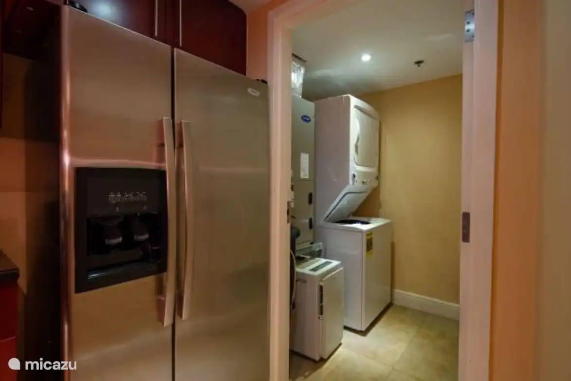 Kühlschrank und Waschmaschine und Trockner