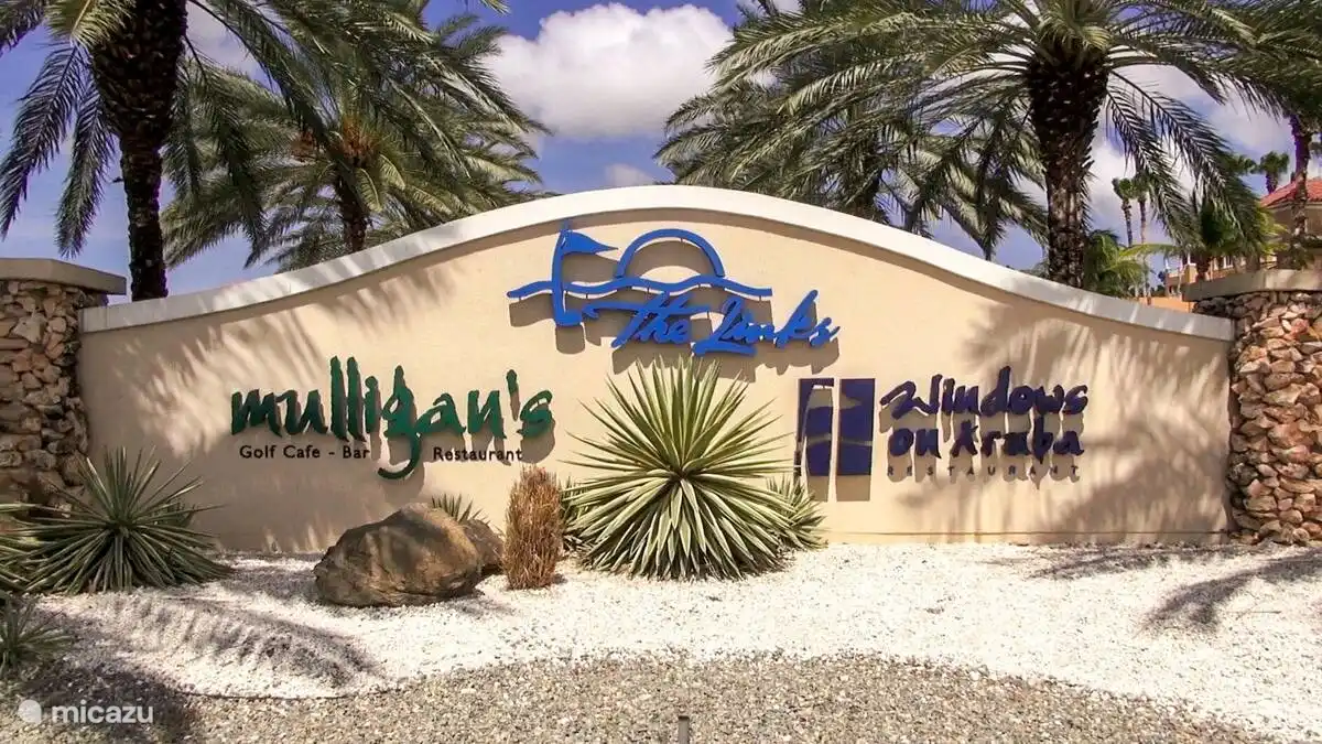 Eingang zum Divi Village