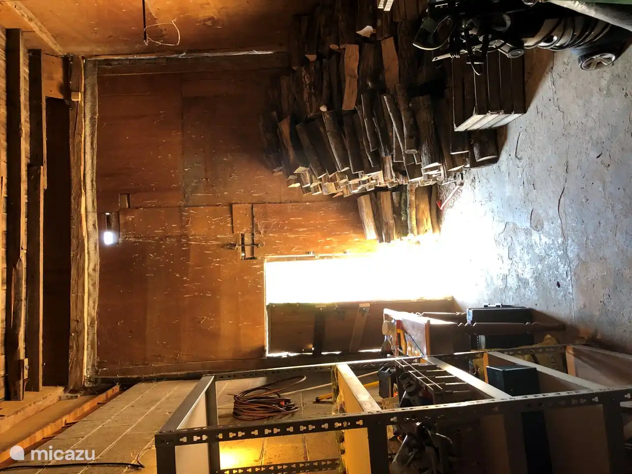 La grange (grange attenante à la maison)