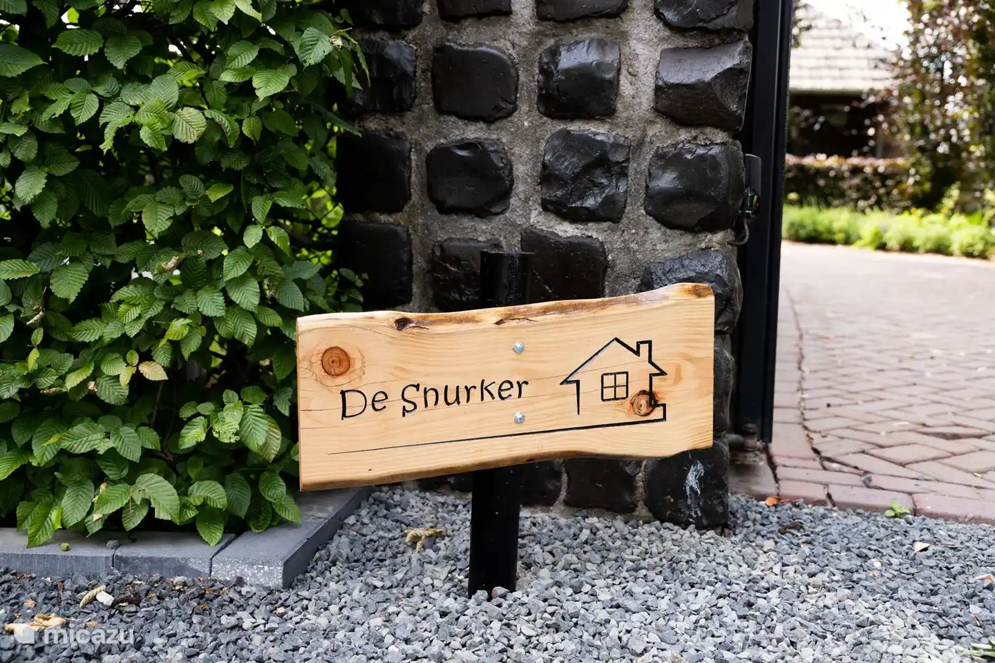 Le panneau à la porte de De Snurker.