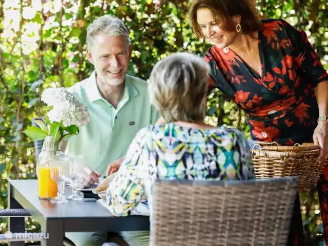 Le Ronfleur | Pays-Bas, Brabant-Septentrional,  Wilbertoord - maison de vacances Petit déjeuner confortable sur la véranda.