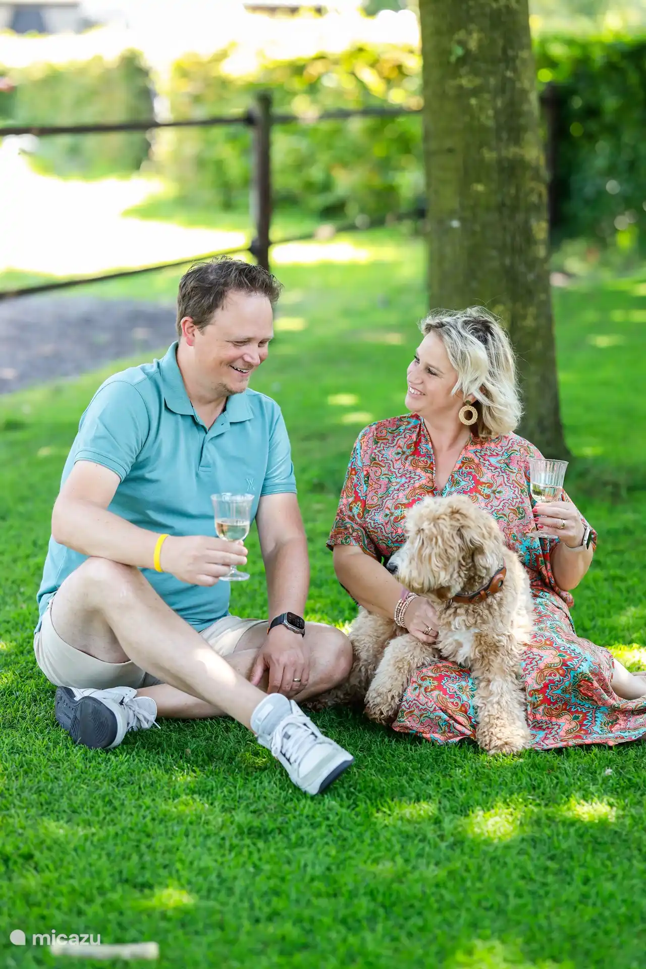 Charmant dans le jardin spacieux. Le chien est également le bienvenu chez nous.