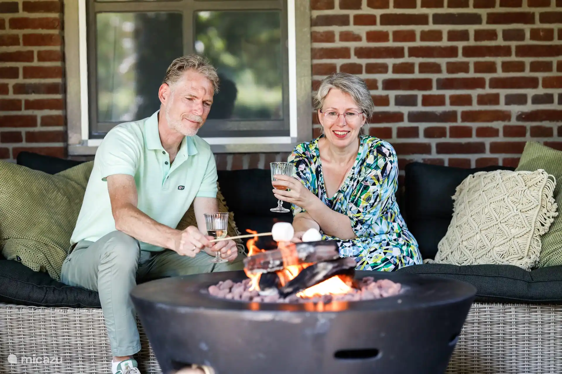 Passez du temps l’un pour l’autre au coin du feu tout en dégustant une boisson et une collation.
