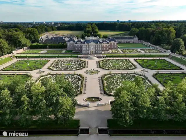 bed & breakfast huren in Nederland, Gelderland, Apeldoorn – Huisje Wenum: kamer 2 - Edelhert Paleis het Loo ligt op slechts 5 autominuten van de accommodatie.