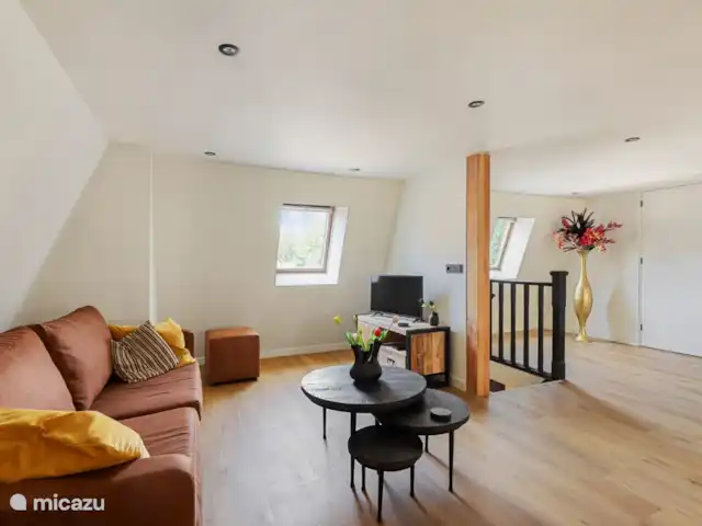 bed & breakfast huren in Nederland, Gelderland, Apeldoorn – Huisje Wenum: 3 - Schotse Hooglander Zithoek met televisie in de gezamenlijke ruimte.