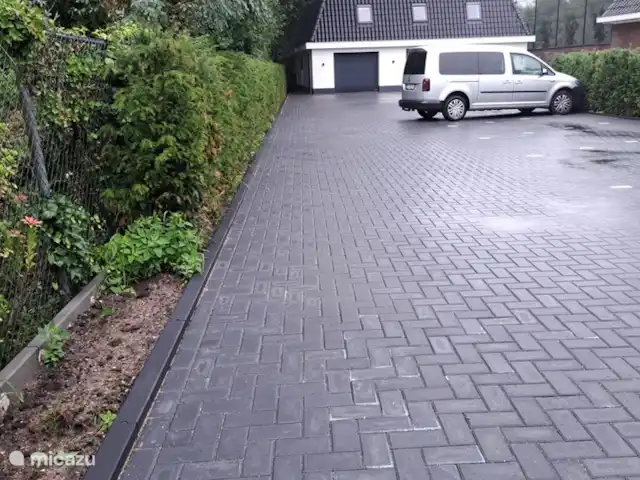 bed & breakfast huren in Nederland, Gelderland, Apeldoorn – Huisje Wenum: 4 - Wolf Voldoende parkeergelegenheid op eigen terrein.