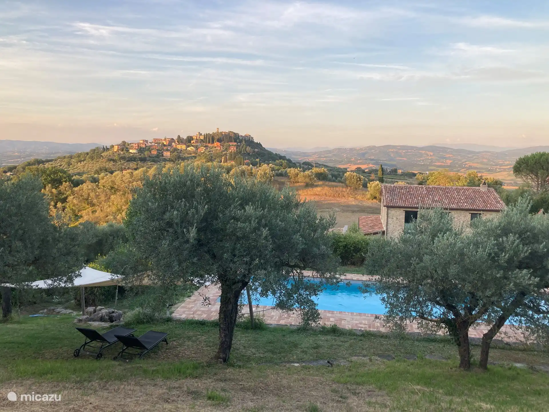 Vue du haut de l’oliveraie après une promenade nocturne