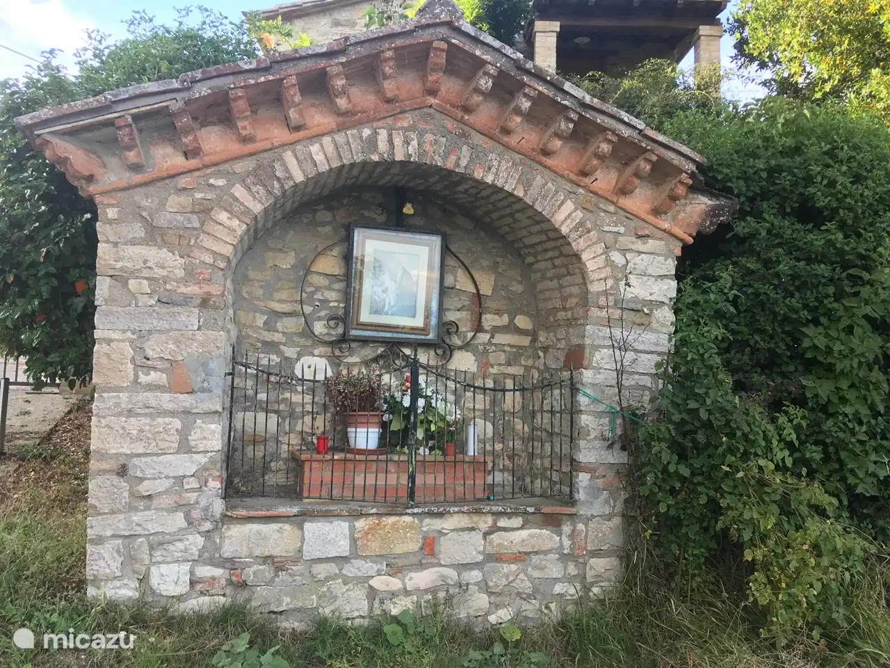 Cette chapelle historique est située à l'entrée